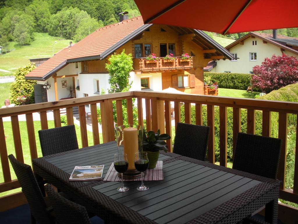 סנט גלנקירש Ferienwohnung Chalet Edelweiss Montafon חדר תמונה