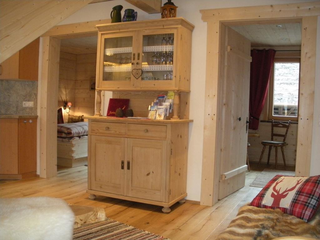 סנט גלנקירש Ferienwohnung Chalet Edelweiss Montafon חדר תמונה